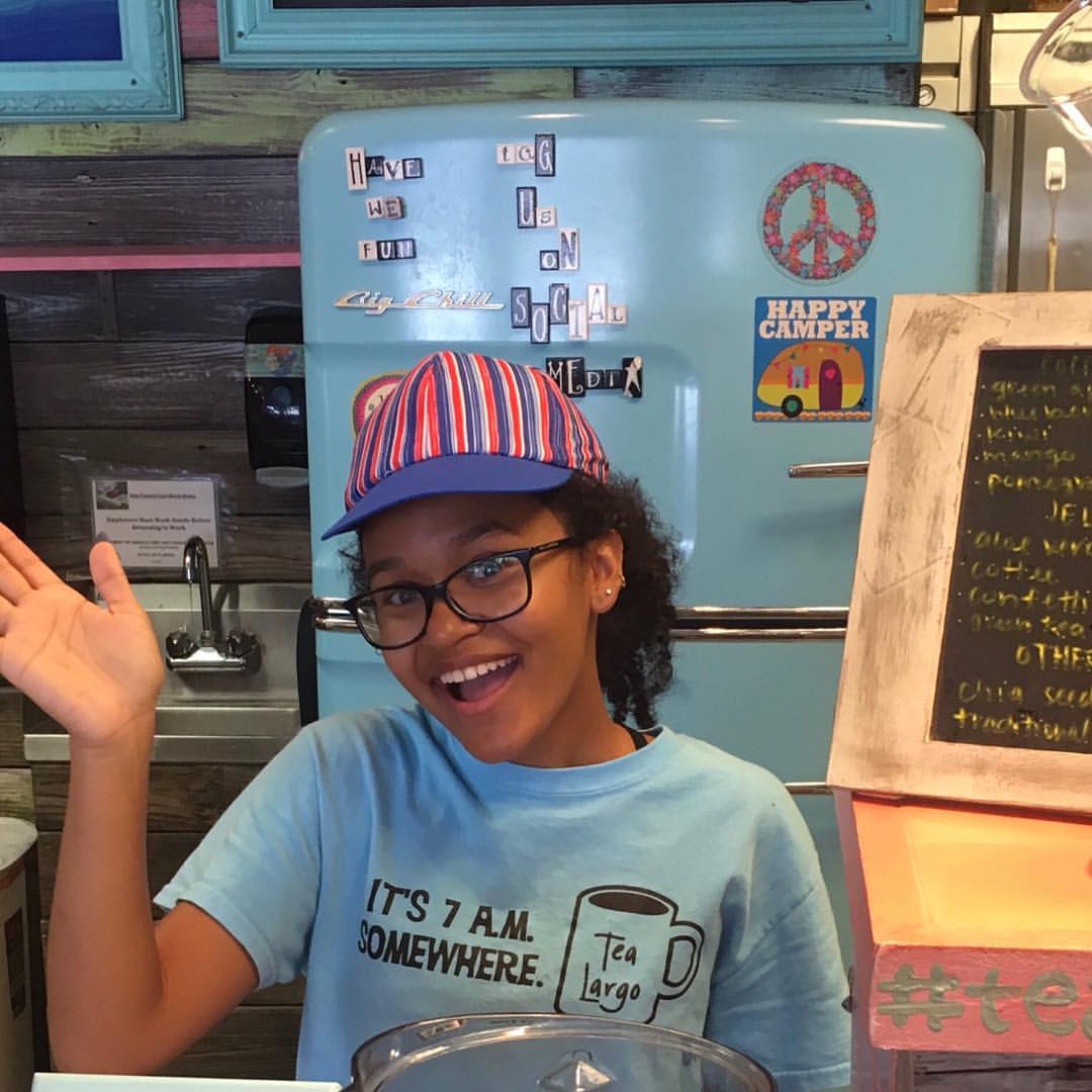 Retro Fridge Collectible Enamel Pin - Tea Largo